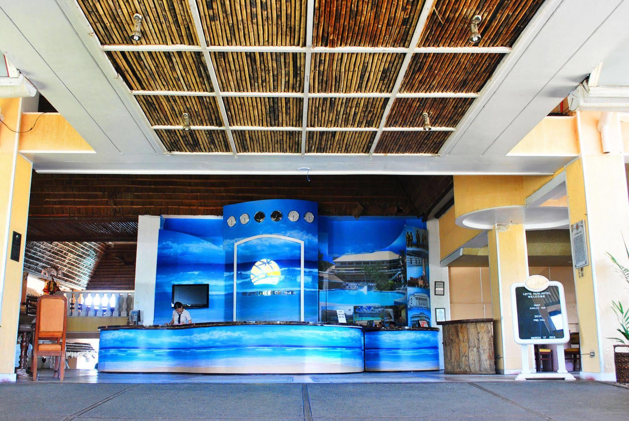 Leyte Park Resort Hotel Таклобан Екстер'єр фото